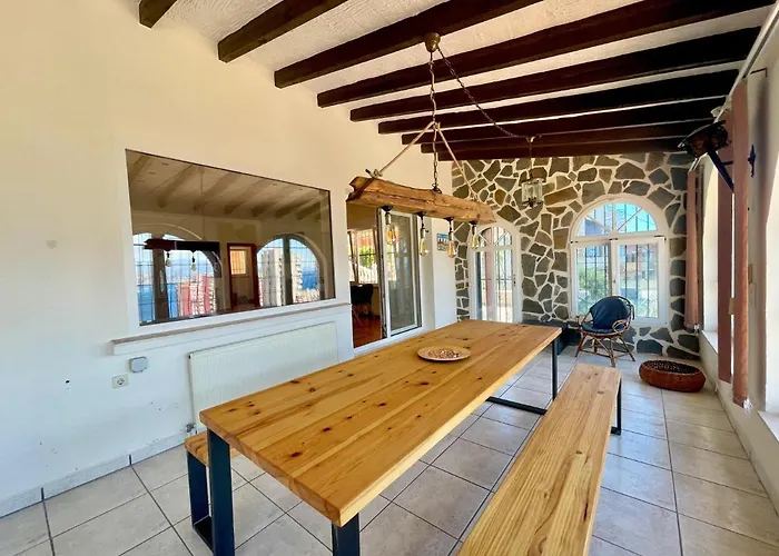 Villa Eye