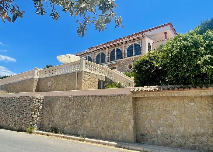 Eye Villa *